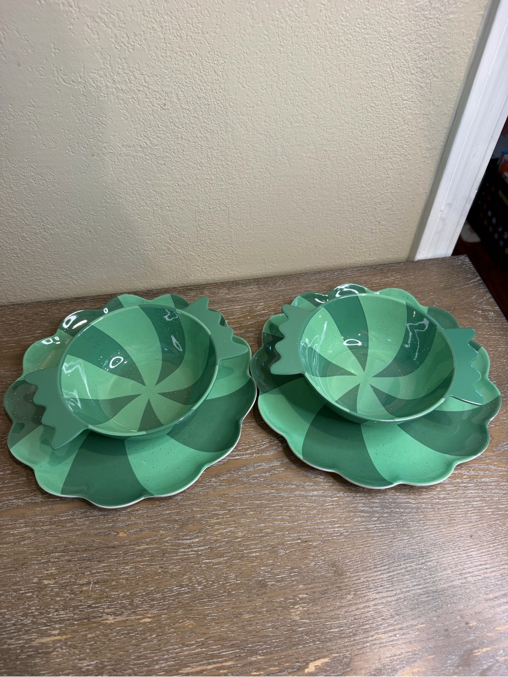 Pillowfort 10" Peppermint Swirl Scallop Dinner Plate Mint Green Set of 2
